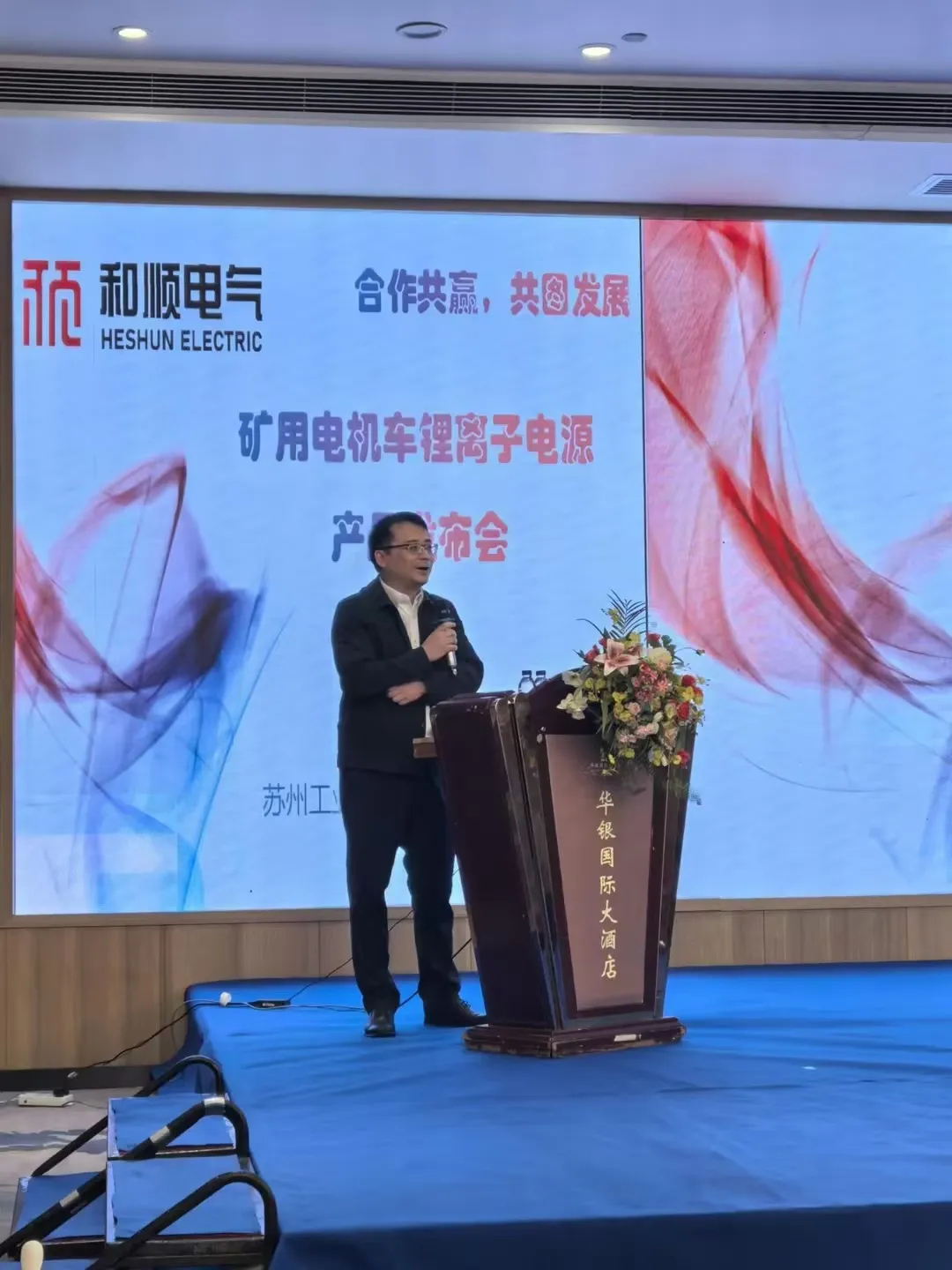 9428cn太阳-霸州双甜场下闹别扭，王楚钦一脸嫌弃挪开，梁靖崑凑上去挨了一拳